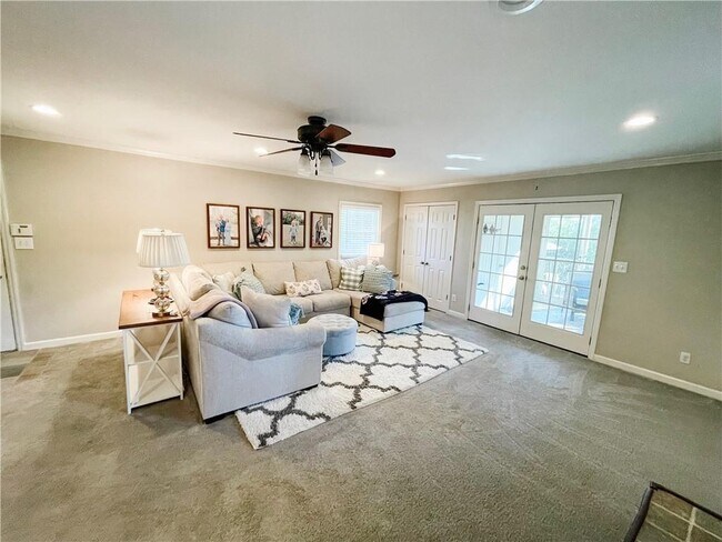 Building Photo - 3491 Rockhaven Cir NE