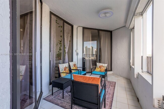 Foto del edificio - 300 Three Islands Boulevard