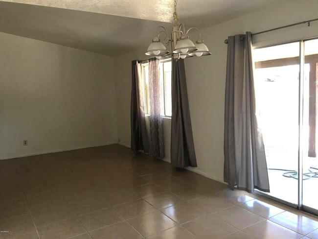 Foto del edificio - 2813 N Evergreen St