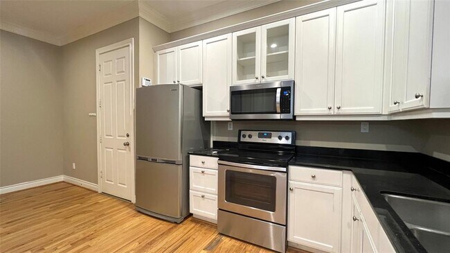 Foto del edificio - 6823 Staffordshire Blvd