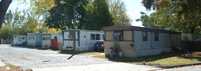 Building Photo - Maplewood Estates Mobile Home Community