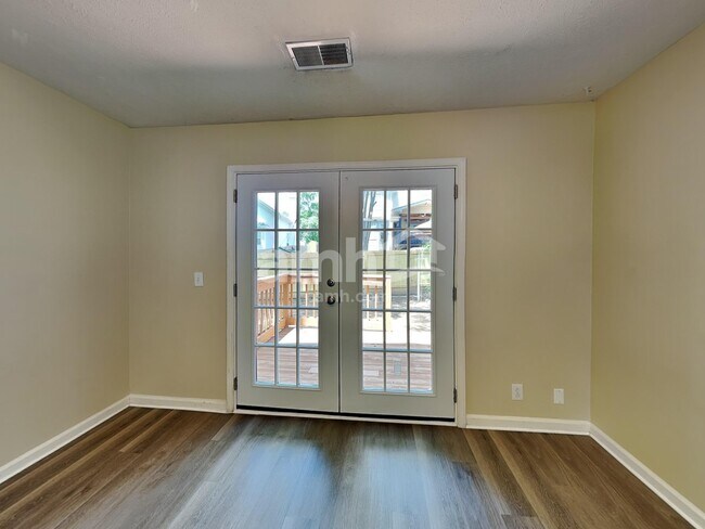 Foto del edificio - 5711 Briarwick Ct