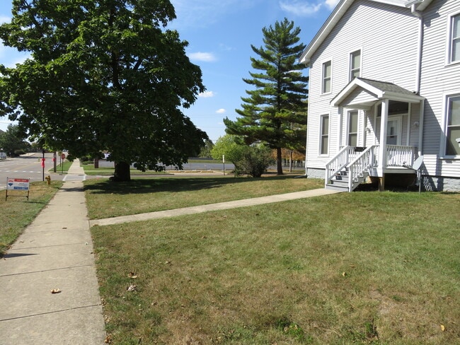 Building Photo - 306 E Main St
