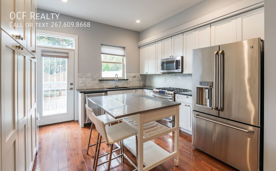Primary Photo - 3 Bed Fishtown Home