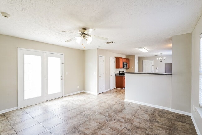 Building Photo - 127 Lyndhurst Dr