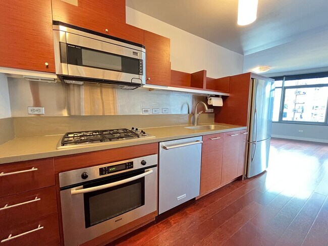 Building Photo - Studio w/ View - The John Ross Building - ...