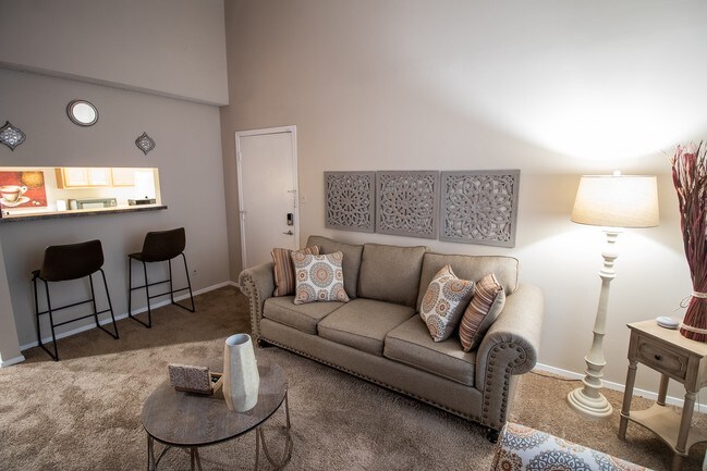 Foto del edificio - 545 South Jefferson Place, Unit #6