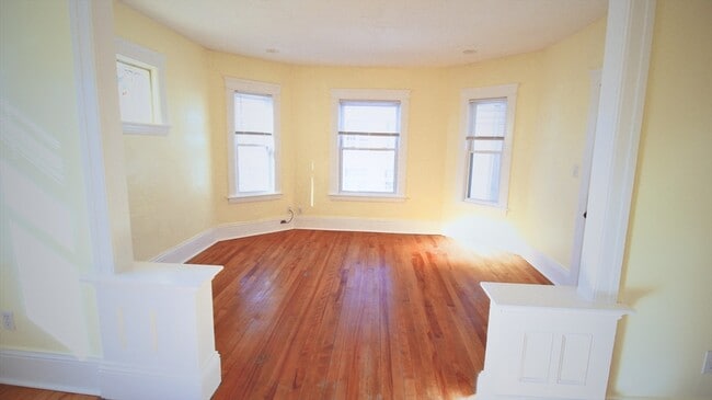 Building Photo - 94 Lovell St