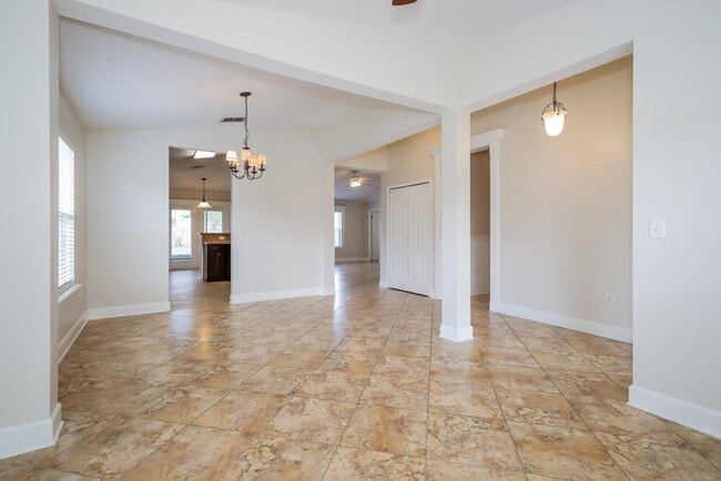Foto del edificio - 2732 Woodsdale Dr