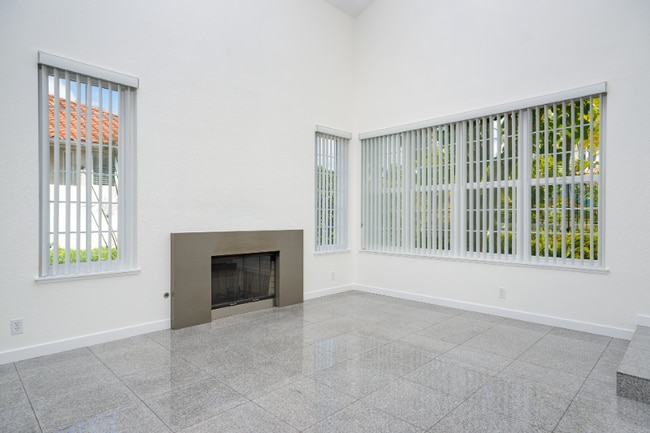 Foto del edificio - 4661 Pannonia Rd