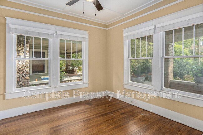Building Photo - 1502 Oxmoor Rd