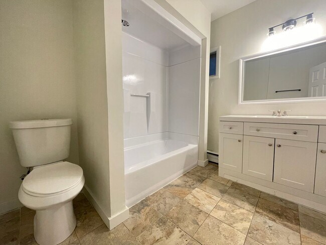 Building Photo - 33 Malvern St