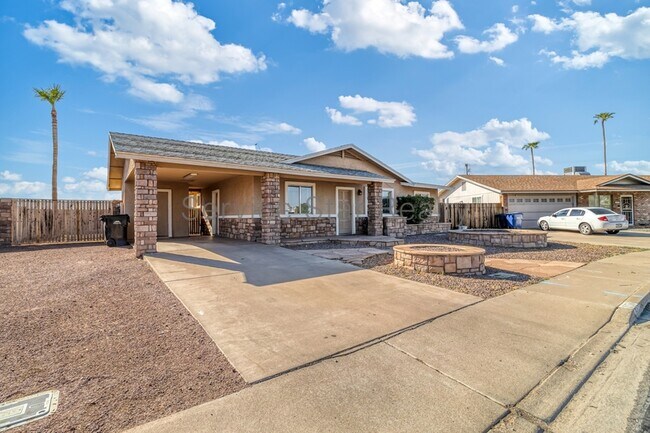 Building Photo - 1158 W Hillview St