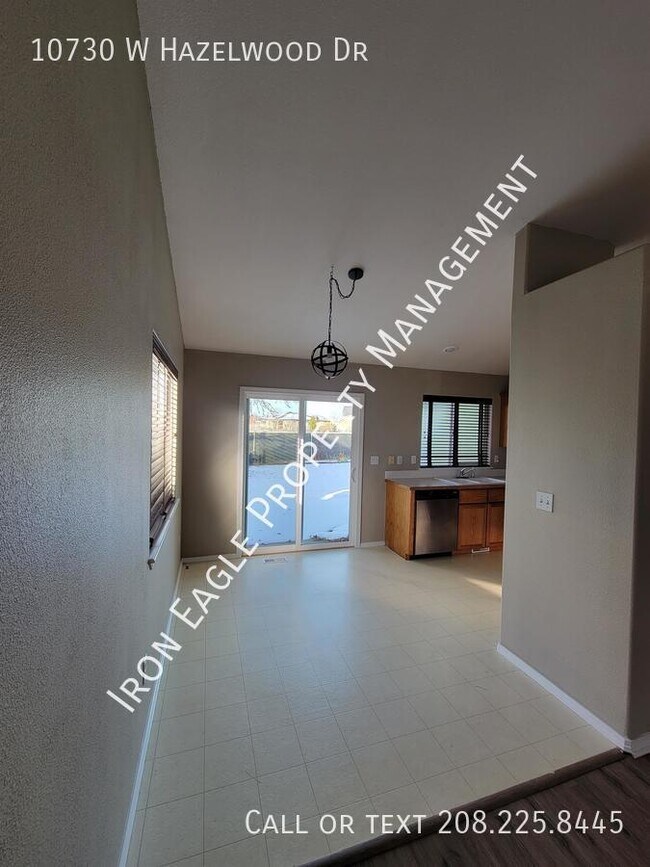 Building Photo - 10730 W Hazelwood Dr