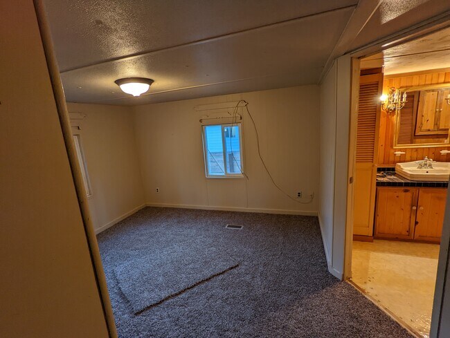 Master Bedroom - 6255 Bellwood Dr