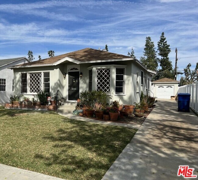 Foto del edificio - 5048 Enfield Ave