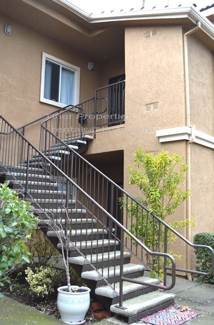 Foto del edificio - 501 Gibson Dr