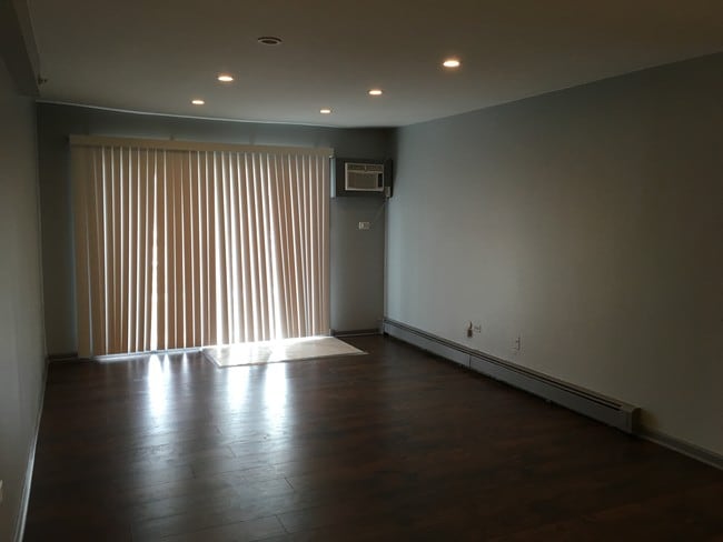 Building Photo - 8432 103rd Terrace