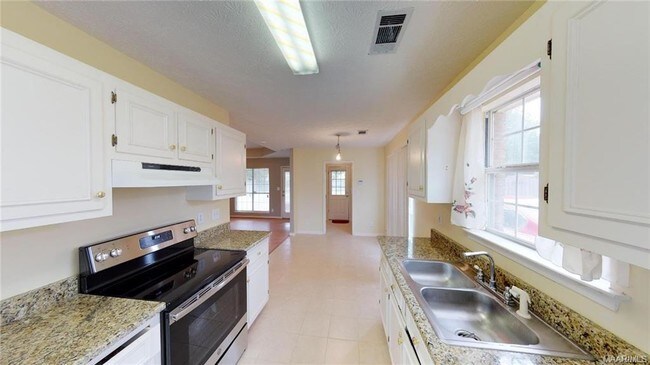 Building Photo - 925 Eastern Oaks Dr