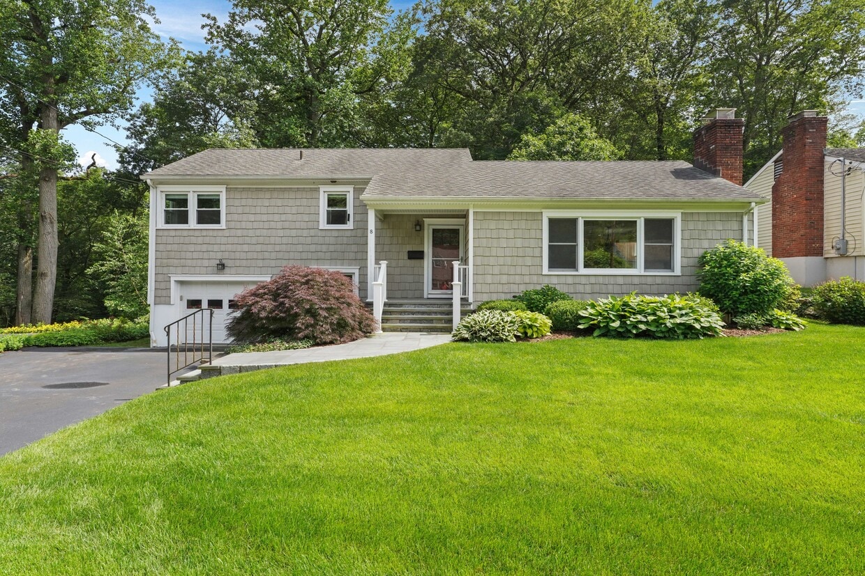 Photo - 8 Muriel Pl (Greenwich, CT)