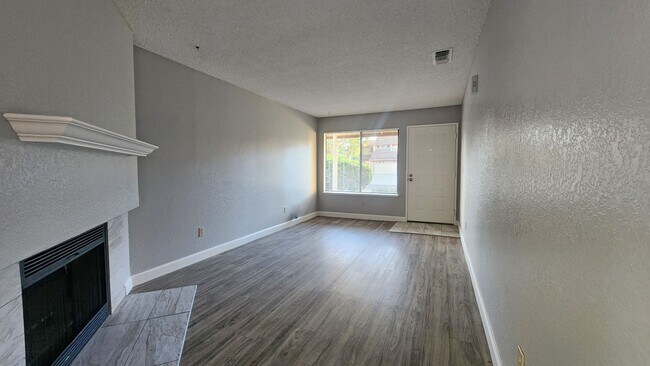 Building Photo - 2585 Duet Dr