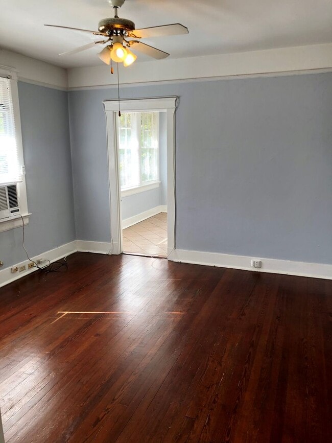 Photo - Large 1BD1BA w/ screened in porch Apartment