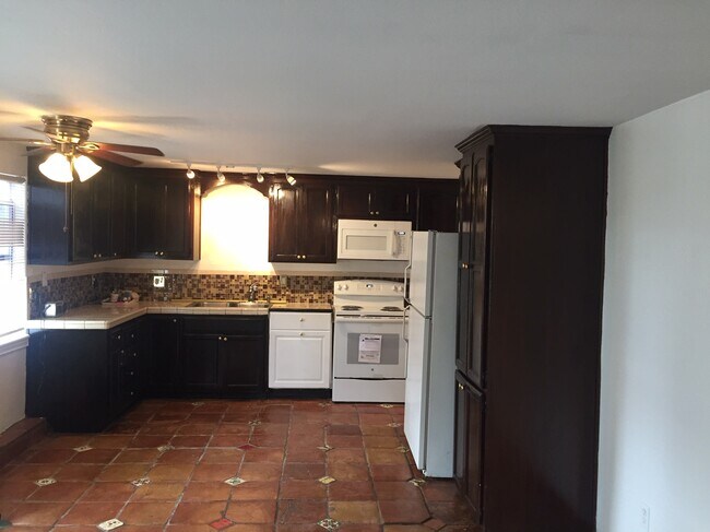Kitchen - 21347 Locust St