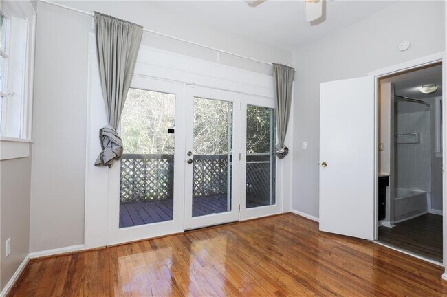 Foto del edificio - 920 Greenwood Ave NE