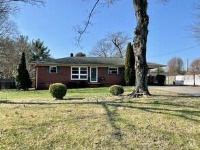 Building Photo - 1804 Country Club Rd
