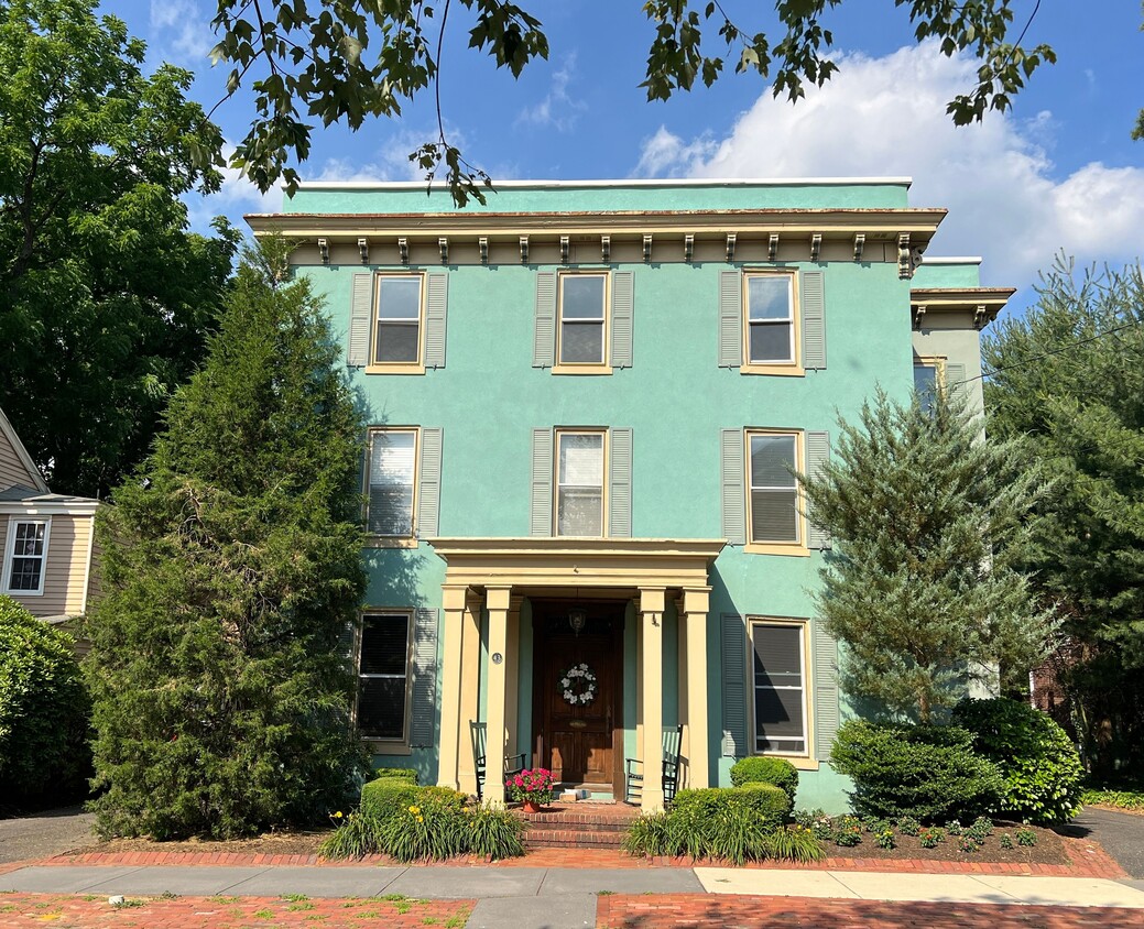 Primary Photo - 43 Chestnut St
