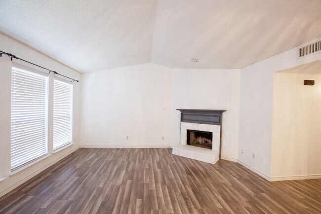 Building Photo - 3101 Townbluff Dr