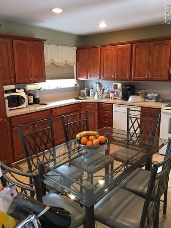 Kitchen - 212 N Suffolk Ave