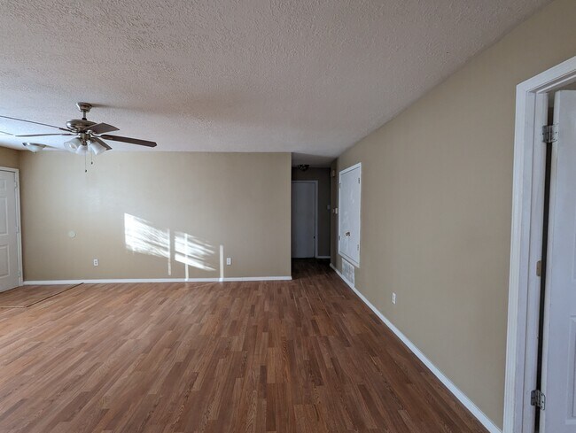Foto del edificio - 7320 Spring Flower Rd SW