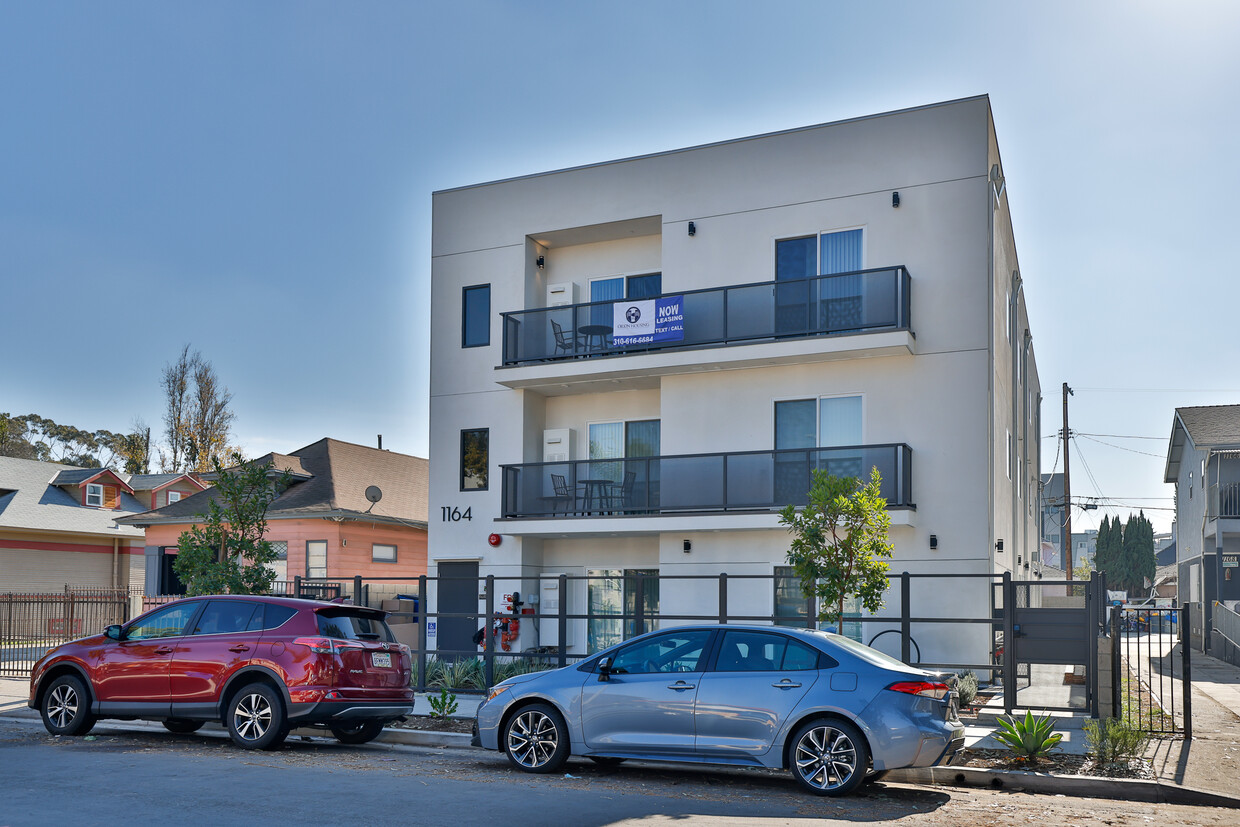 Primary Photo - 1164 W 37th Pl