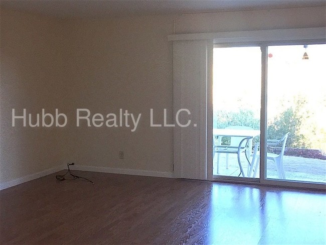 Building Photo - Dramatic View Skyline Condo 2 Bdr/2 Bath