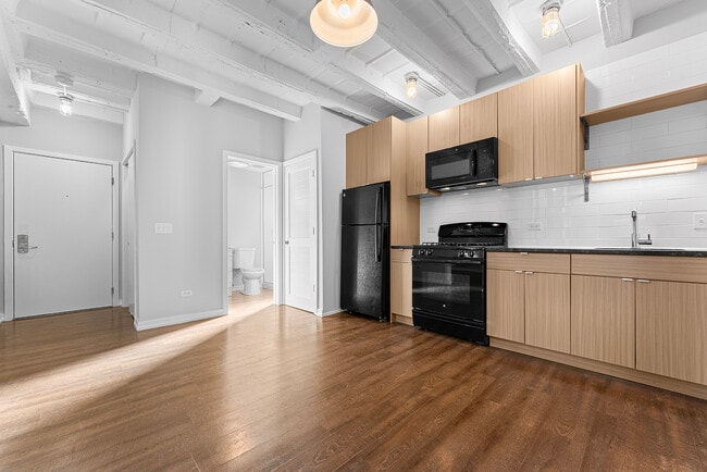 Building Photo - 5718 N Winthrop Ave