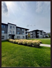 Building Photo - Square Mercier