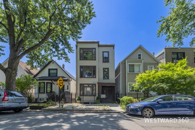 Building Photo - 2611 W Cortland St