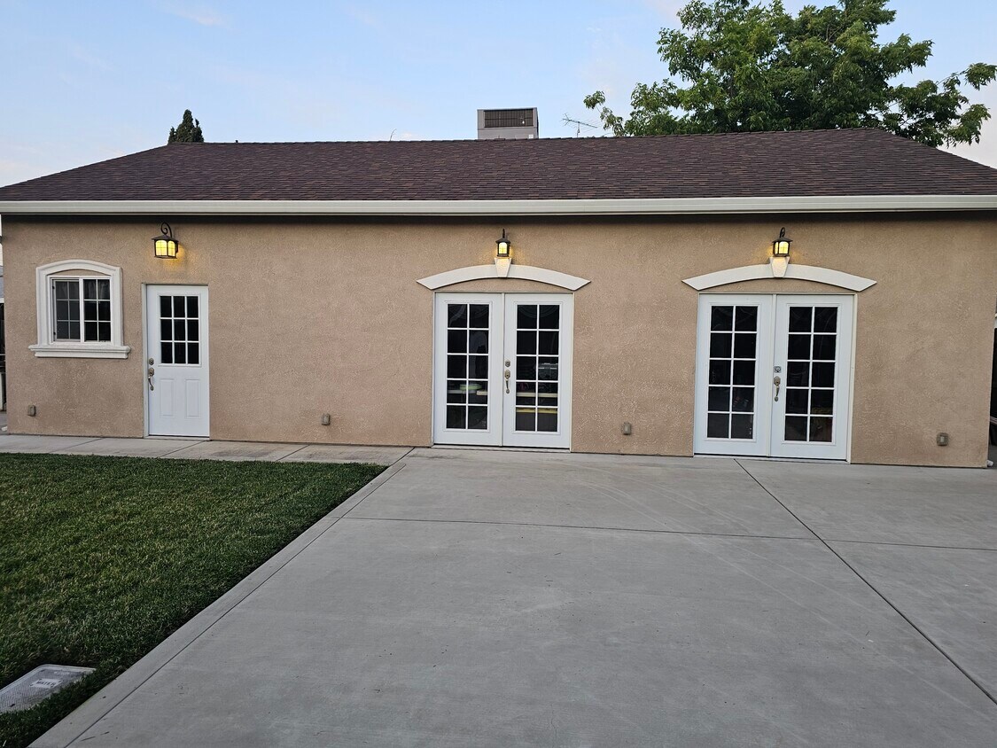 Front of Studio House - 1542 Sunrise Ave