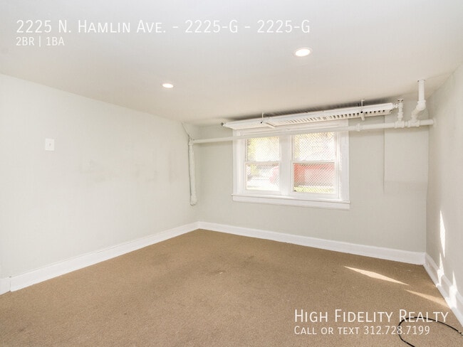 Foto del edificio - 2225 N Hamlin Ave