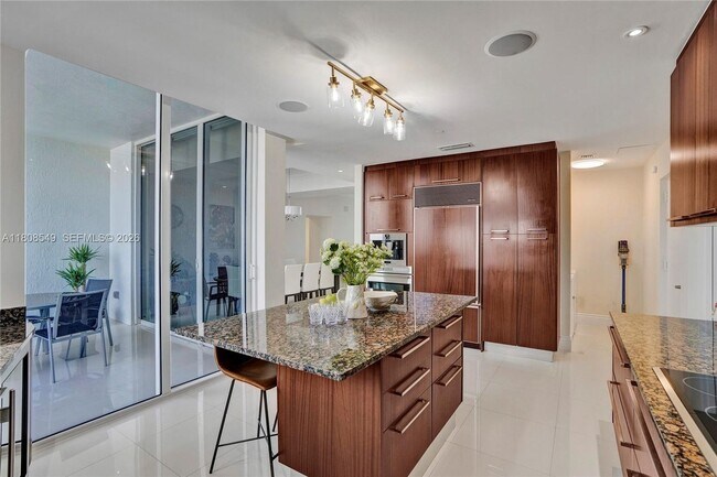 Foto del edificio - 16001 Collins Ave
