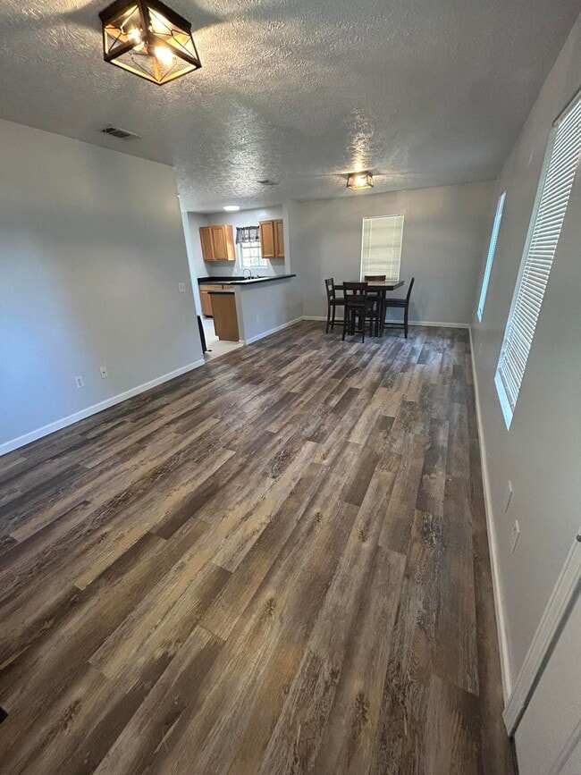 Building Photo - 456 Kings Lake Blvd