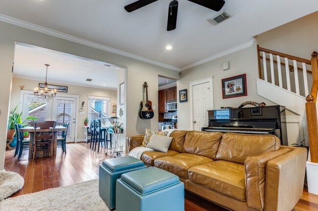 Building Photo - 1017 W 15th 1/2 St