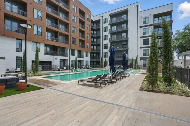 Foto del edificio - 9127 Research Blvd