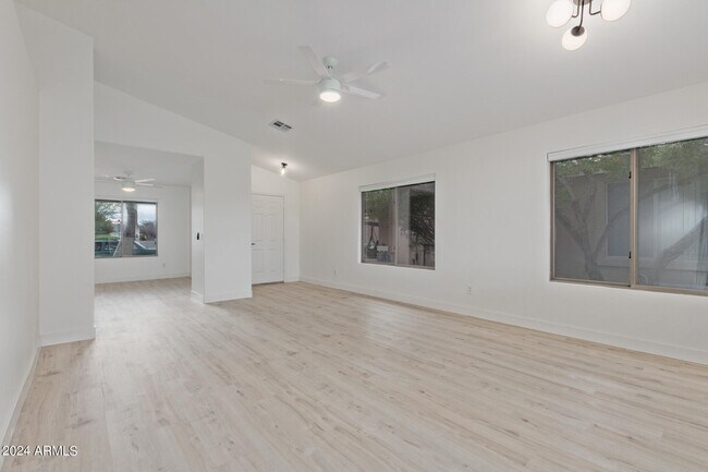 Building Photo - 16644 W Cottonwood St