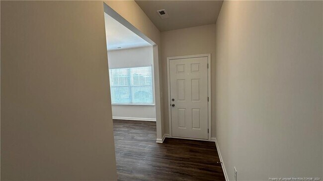 Foto del edificio - 5027 Tyndall Dr