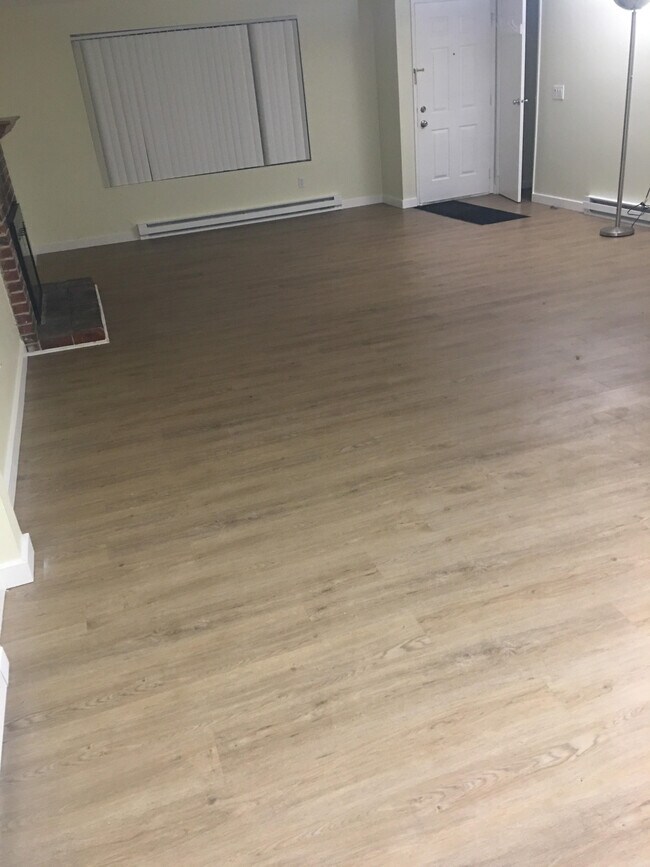 Lining Room - 14317 NE 7th Pl