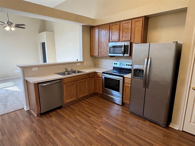 Foto del edificio - 8831 Holliday Ln