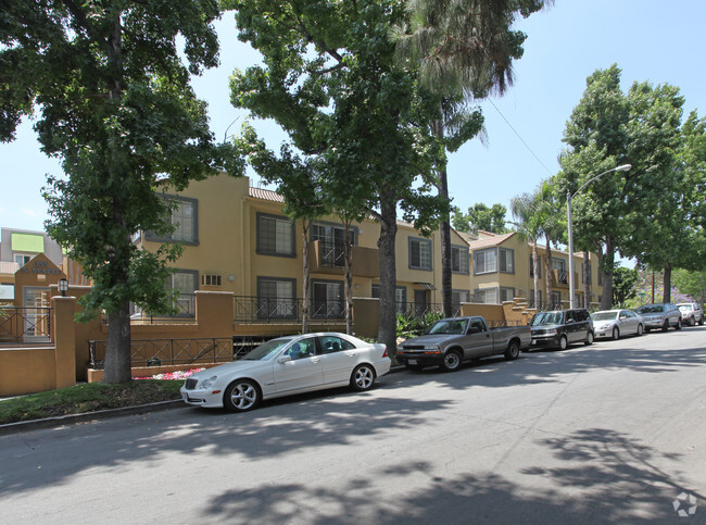 Building Photo - Entourage