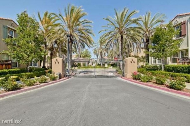 Foto del edificio - 4 br, 3 bath Townhome - 4474 Moulin Pl